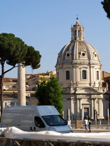 Глазами очевидцев: вечный город. РИМ, Ульпиева базилика, слева колонна Траяна